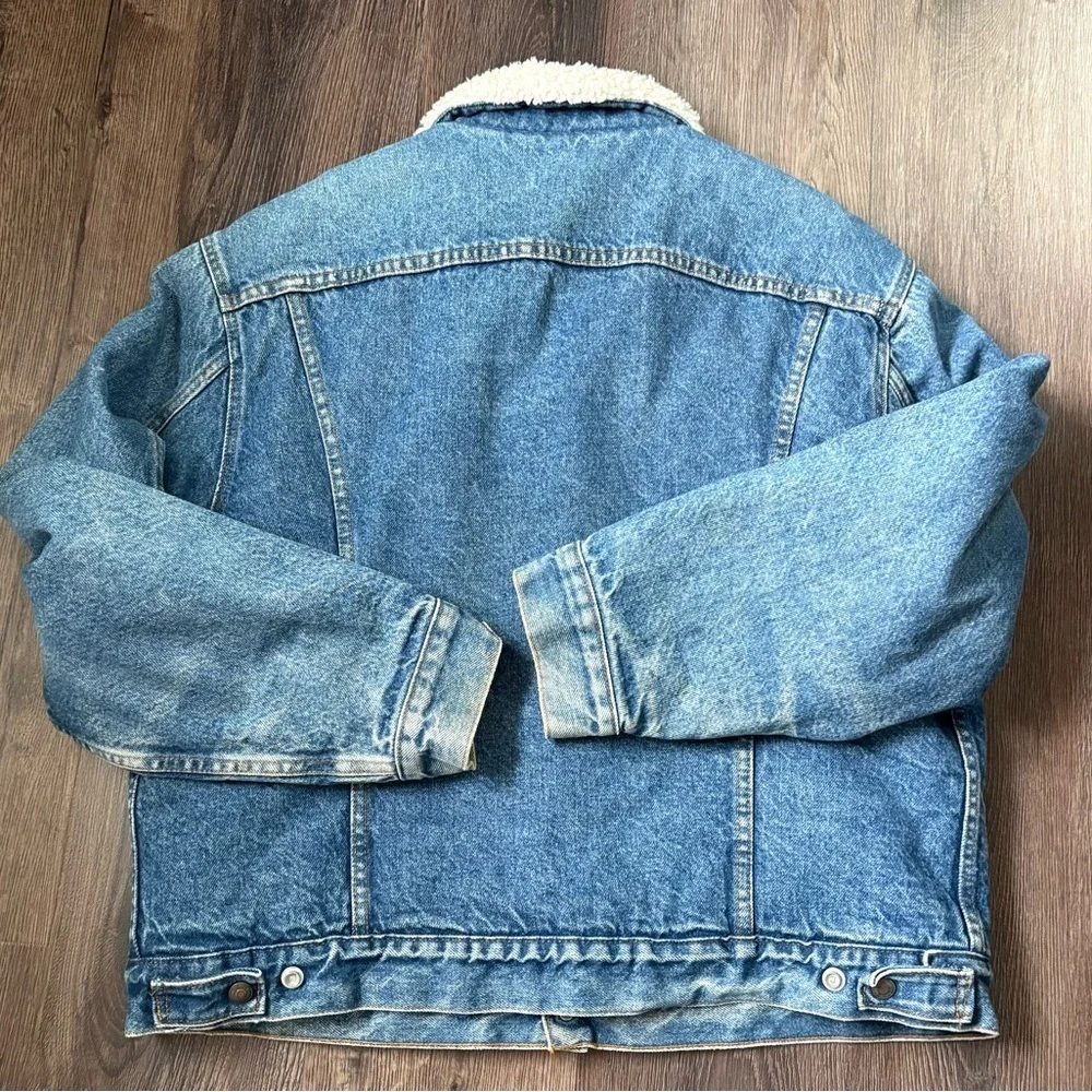Vintage Levi’s 46R Sherpa-Lined Jean Jacket – Classic & Cozy